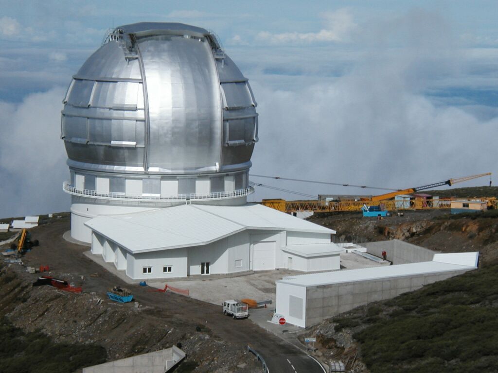 Самый большой телескоп в мире находится. Большой Канарский телескоп-рефлектор. Большой Канарский телескоп (GTC). Самый большой Канарский телескоп в мире. 4. Большой Канарский телескоп.