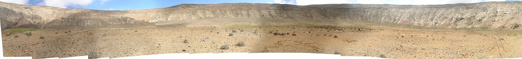 p6230123.jpg - Panorama ze dna kráteru.