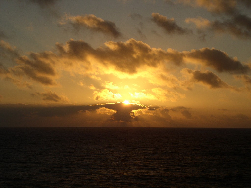 p6230181.jpg - Západ Slunce do moře.